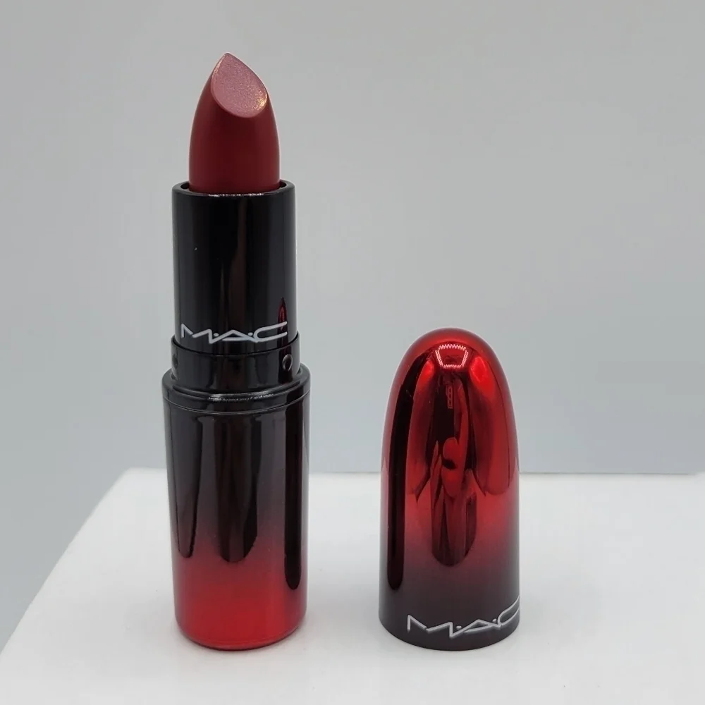 MAC E for Effortless Love Me Lipstick 423